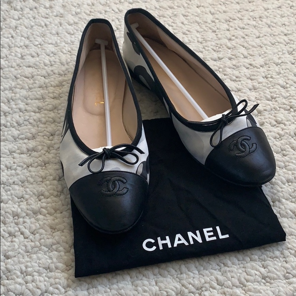 CHANEL flats